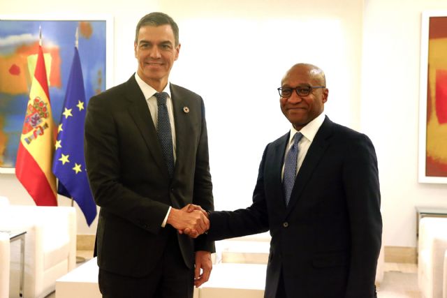 Pedro Sánchez se reúne con el presidente mundial de PwC, Mohamed Kande - 1, Foto 1