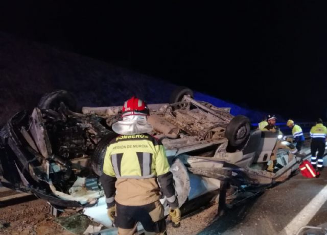 Fallece el conductor de una furgoneta que quedó atrapado tras volcar el vehículo que conducía en Santomera - 1, Foto 1