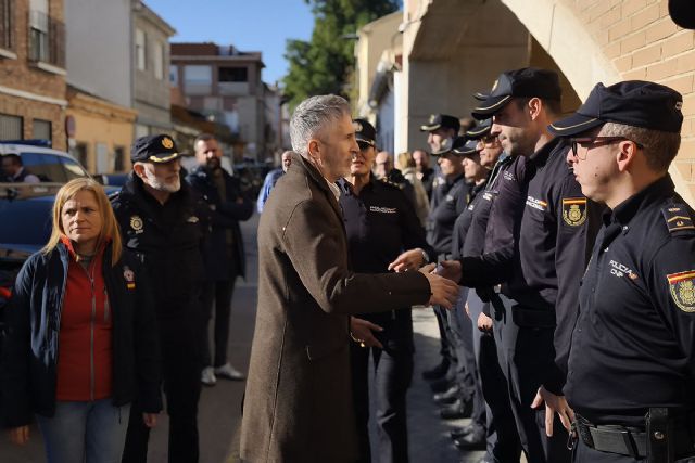 Grande-Marlaska destaca que la simbiosis entre las Fuerzas de Seguridad y la ciudadanía tras la DANA es una de las fortalezas de nuestra sociedad - 1, Foto 1