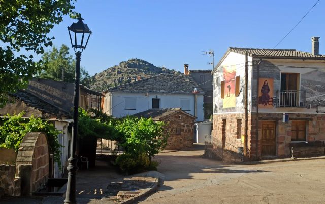 El mural ´La abuela de Naharros´, de Zaida Escobar, subraya el esfuerzo de las mujeres de la Sierra Norte - 1, Foto 1