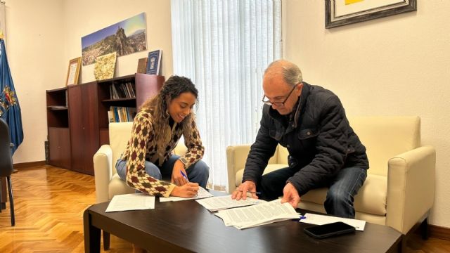 El Ayuntamiento renueva el convenio de colaboracin con la Cuadrilla de El Berro, Foto 1