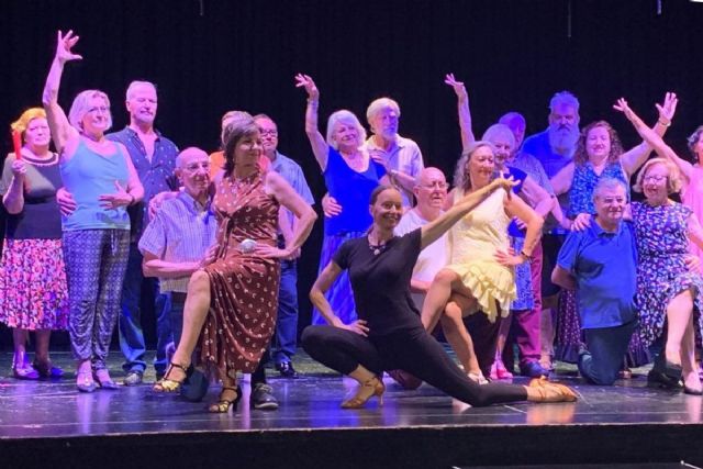 Personas mayores protagonizan una exhibición de bailes de salón este miércoles en El Luzzy Personas mayores protagonizan una exhibición de bailes de salón este miércoles en El Luzzy