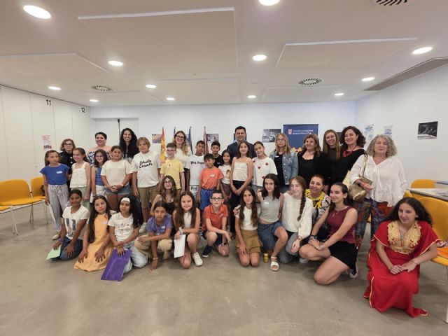 Las niñas Carmen y Cristina estarán al frente del renovado Consejo Local de la Infancia y Adolescencia de San Javier Las niñas Carmen y Cristina estarán al frente del renovado Consejo Local de la Infancia y Adolescencia de San Javier