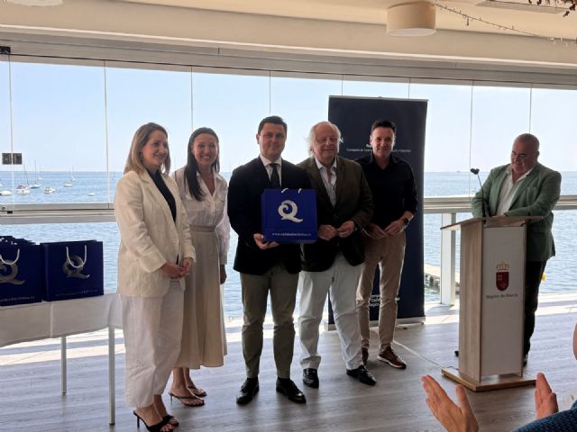 San Javier recoge 12 banderas 'Q' de Calidad y 'S' de Sostenibilidad para sus playas San Javier recoge 12 banderas 'Q' de Calidad y 'S' de Sostenibilidad para sus playas