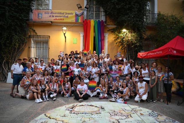 Alhama de Murcia cierra el Orgullo 2026 con la lectura del manifiesto y el respaldo de colectivos, asociaciones y comercio local Alhama de Murcia cierra el Orgullo 2026 con la lectura del manifiesto y el respaldo de colectivos, asociaciones y comercio local