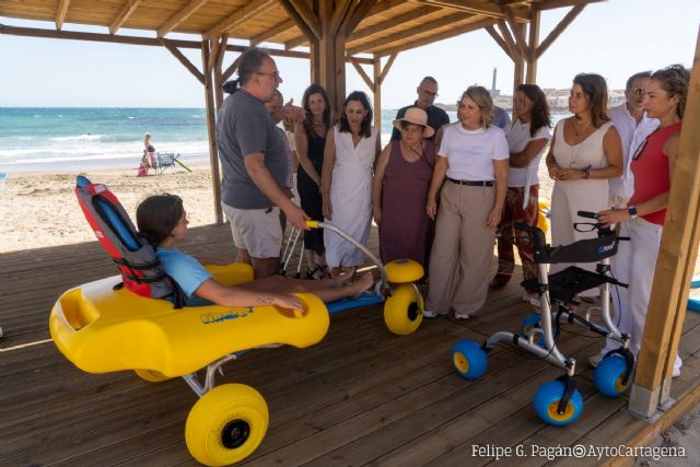 El baño asistido llega a Cabo de Palos y el refuerzo en accesibilidad al resto de playas del litoral cartagenero El baño asistido llega a Cabo de Palos y el refuerzo en accesibilidad al resto de playas del litoral cartagenero