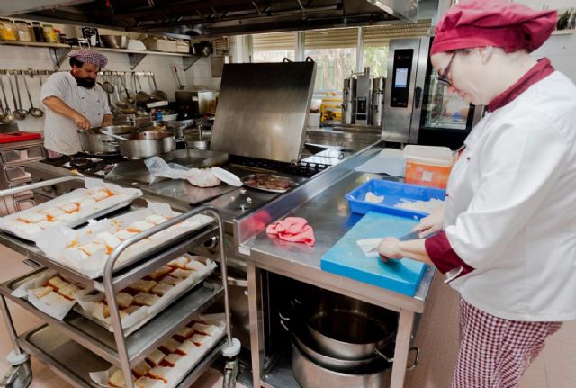 España suma 621.925 afiliados en los primeros seis meses del año y supera la cota de los 22,4 millones de ocupados España suma 621.925 afiliados en los primeros seis meses del año y supera la cota de los 22,4 millones de ocupados