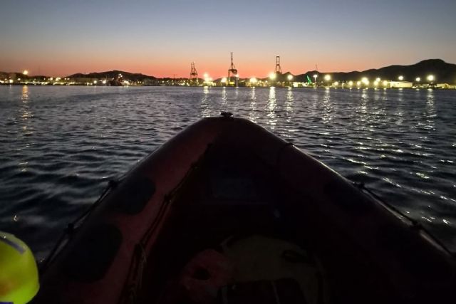 Rescatado un pescador con una lesión de rodilla en Cabo Tiñoso Rescatado un pescador con una lesión de rodilla en Cabo Tiñoso