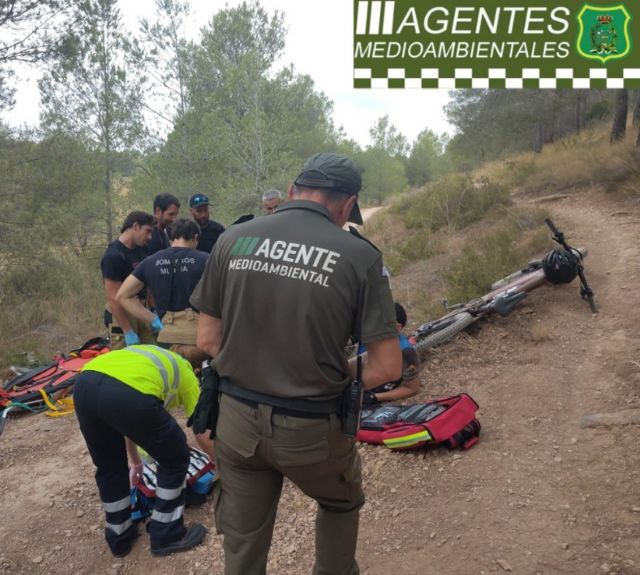 Rescatan a un ciclista herido por una caída fortuita ocurrida en Las Navetas Rescatan a un ciclista herido por una caída fortuita ocurrida en Las Navetas