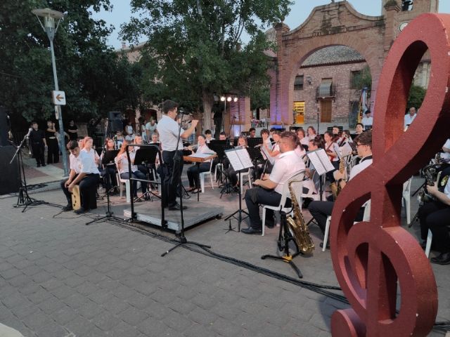 Éxito del XXXV Festival de Bandas “Ciudad de Totana” celebrado en envidiable emplazamiento del atrio de La Santa con motivo de los festejos patronales de Santiago Éxito del XXXV Festival de Bandas “Ciudad de Totana” celebrado en envidiable emplazamiento del atrio de La Santa con motivo de los festejos patronales de Santiago