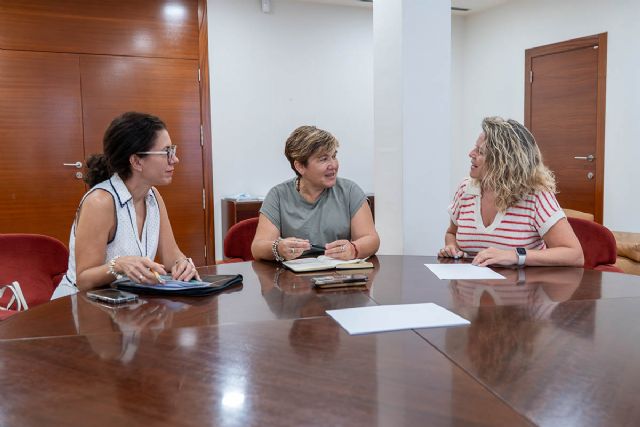 Ayuntamiento y Hostecar constituyen una mesa de trabajo permanente para abordar las necesidades del sector hostelero Ayuntamiento y Hostecar constituyen una mesa de trabajo permanente para abordar las necesidades del sector hostelero