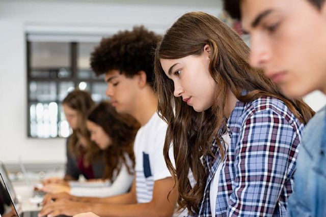 El Gobierno financia con 1.325 millones las becas universitarias del curso 2024-2025, un 3,4% más respecto al anterior El Gobierno financia con 1.325 millones las becas universitarias del curso 2024-2025, un 3,4% más respecto al anterior
