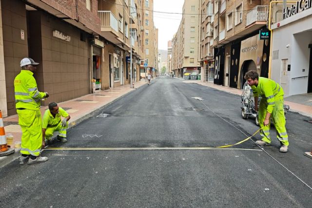La calle Carlos III mejora su firme e incorpora nuevos elementos para reforzar la seguridad vial La calle Carlos III mejora su firme e incorpora nuevos elementos para reforzar la seguridad vial