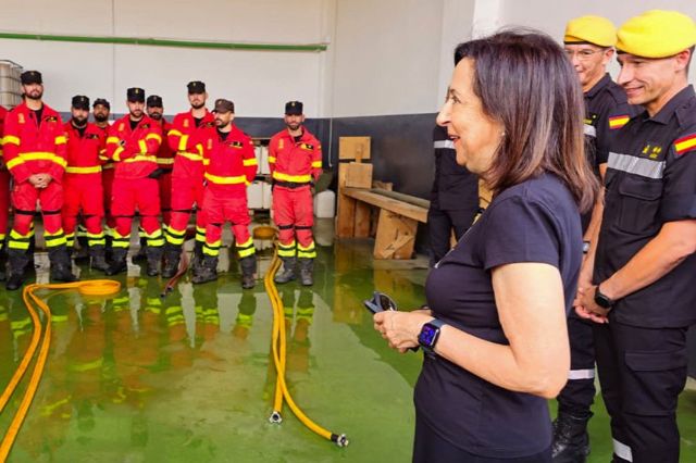 Margarita Robles destaca la alta disponibilidad y la entrega del Cuarto Batallón de la Unidad Militar de Emergencias Margarita Robles destaca la alta disponibilidad y la entrega del Cuarto Batallón de la Unidad Militar de Emergencias