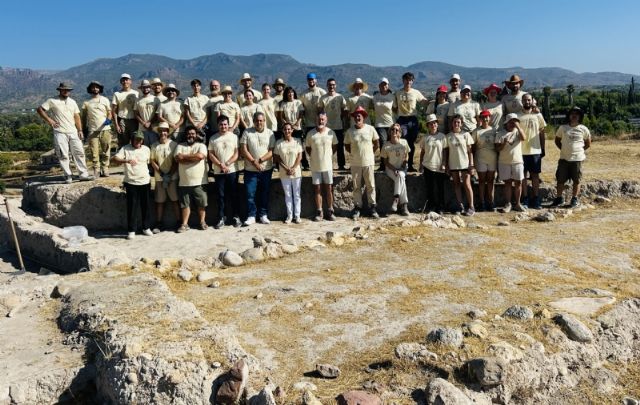 Finaliza el XIII Campo de Trabajo en el yacimiento arqueológico Villar de Las Cabezuelas, con la participación de casi una treintena de voluntarios Finaliza el XIII Campo de Trabajo en el yacimiento arqueológico Villar de Las Cabezuelas, con la participación de casi una treintena de voluntarios