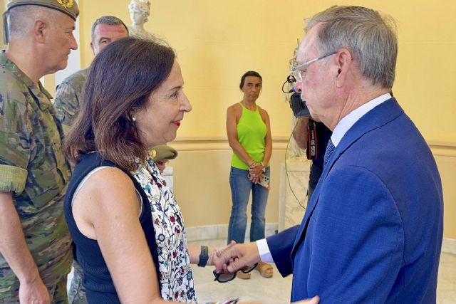 La ministra de Defensa visita las unidades en misión de presencia, vigilancia y apoyo en Ceuta La ministra de Defensa visita las unidades en misión de presencia, vigilancia y apoyo en Ceuta