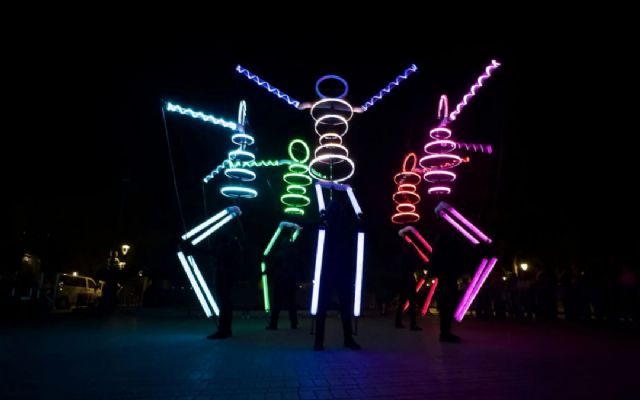 ‘Elipsión ’transforma Santiago de la Ribera en un universo futurista de luz y tecnología ‘Elipsión ’transforma Santiago de la Ribera en un universo futurista de luz y tecnología