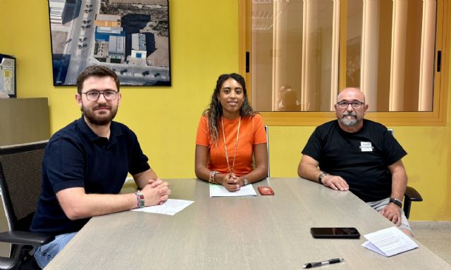El Ayuntamiento aumenta a 55.000 euros el convenio de colaboración con la Entidad de Conservación del Parque Industrial El Ayuntamiento aumenta a 55.000 euros el convenio de colaboración con la Entidad de Conservación del Parque Industrial