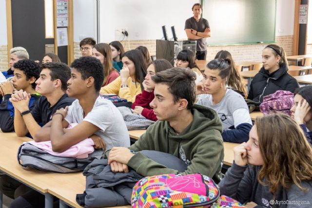 El Ayuntamiento ofrece a los jóvenes espacios de aprendizaje y reflexión para complementar su formación El Ayuntamiento ofrece a los jóvenes espacios de aprendizaje y reflexión para complementar su formación