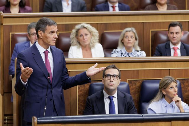 Pedro Sánchez insta a apoyar la bajada de las ratios y la protección del menor frente a las redes sociales para mejorar la comprensión lectora Pedro Sánchez insta a apoyar la bajada de las ratios y la protección del menor frente a las redes sociales para mejorar la comprensión lectora