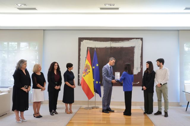 El presidente del Gobierno entrega la Gran Cruz de la Orden del Mérito Civil, a título póstumo, al secretario de Estado de Vivienda David Lucas El presidente del Gobierno entrega la Gran Cruz de la Orden del Mérito Civil, a título póstumo, al secretario de Estado de Vivienda David Lucas