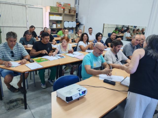Un nuevo curso de Capacitación de Fitosanitarios Básico da la bienvenida a una veintena de personas en el Centro de Desarrollo Local Un nuevo curso de Capacitación de Fitosanitarios Básico da la bienvenida a una veintena de personas en el Centro de Desarrollo Local