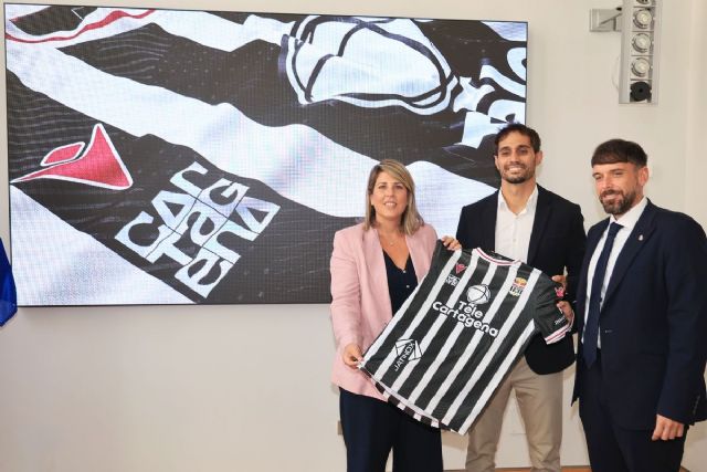 El Ayuntamiento y el FC Cartagena refuerzan su colaboración de cara a la nueva temporada El Ayuntamiento y el FC Cartagena refuerzan su colaboración de cara a la nueva temporada