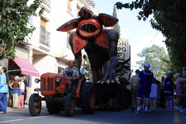 Puerorum gana el concurso de carrozas de la Feria de Alhama 2026 en un desfile lleno de creatividad y participación Puerorum gana el concurso de carrozas de la Feria de Alhama 2026 en un desfile lleno de creatividad y participación