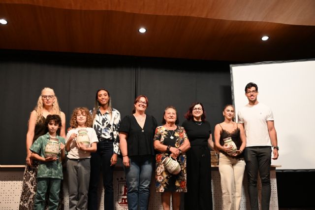 Alhama premia la excelencia de sus agricultores en la 58ª Muestra de Uva de Mesa y Productos Agrícolas del Bajo Guadalentín Alhama premia la excelencia de sus agricultores en la 58ª Muestra de Uva de Mesa y Productos Agrícolas del Bajo Guadalentín