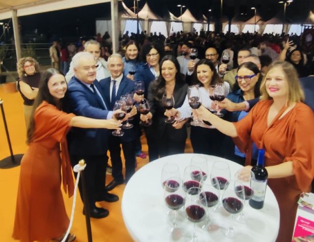 Inauguran la III Feria de Turismo de Interior Rueda 2026, que se convierte este fin de semana en punto de encuentro de la cultura, la naturaleza, la gastronomía y las tradiciones de la Región de Murcia Inauguran la III Feria de Turismo de Interior Rueda 2026, que se convierte este fin de semana en punto de encuentro de la cultura, la naturaleza, la gastronomía y las tradiciones de la Región de Murcia