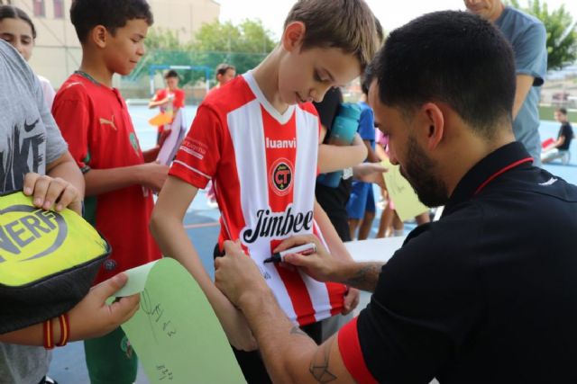 El Programa ADE y el Jimbee Cartagena inician su gira por los centros educativos del municipio y la comarca El Programa ADE y el Jimbee Cartagena inician su gira por los centros educativos del municipio y la comarca
