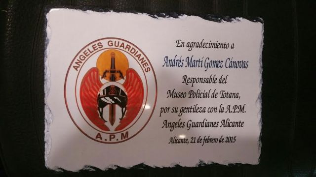 La Asociacin de Policas Motoristas “ngeles Guardianes” de Alicante visita el Museo de la Polica Local de Totana - 8