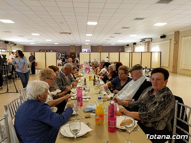El Centro de Estancias Diurnas de Alzheimer y el Centro de Da de Personas Mayores celebraron una comida de convivencia - 12