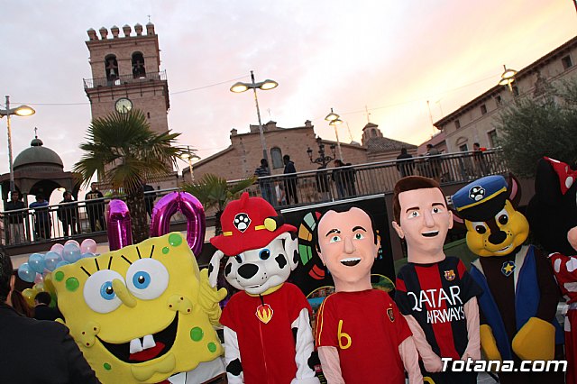 DGenes celebra su 10º aniversario con hinchables, personajes de animacin y una suelta de globos - 13