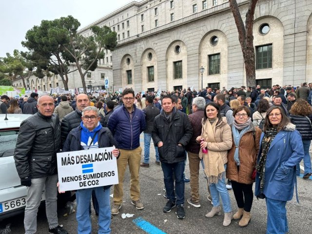 El alcalde de Mula acude a la manifestación de regantes en Madrid - 1, Foto 1