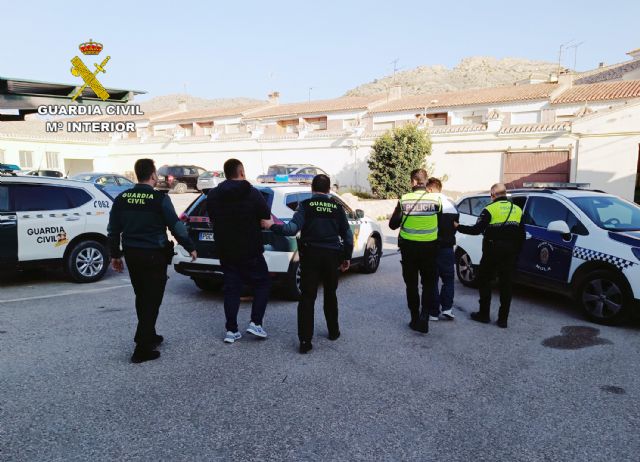 La Guardia Civil detiene a los dos presuntos autores del apuñalamiento de tres jóvenes durante la celebración de la Nochevieja en Mula - 1, Foto 1