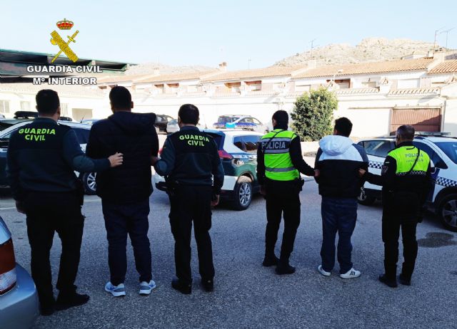 La Guardia Civil detiene a los dos presuntos autores del apuñalamiento de tres jóvenes durante la celebración de la Nochevieja en Mula - 2, Foto 2