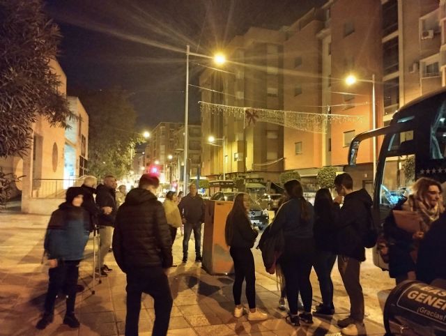 Un grupo de jóvenes participa en actividades comunitarias organizadas por la Concejalía de Bienestar Social a través de los programas Empieza Molina e Integra - 2, Foto 2