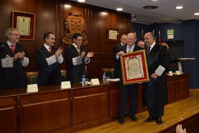 El Colegio de Abogados entrega sus medallas de oro y plata a los colegiados con 50 y 25 años de colegiación - 1, Foto 1