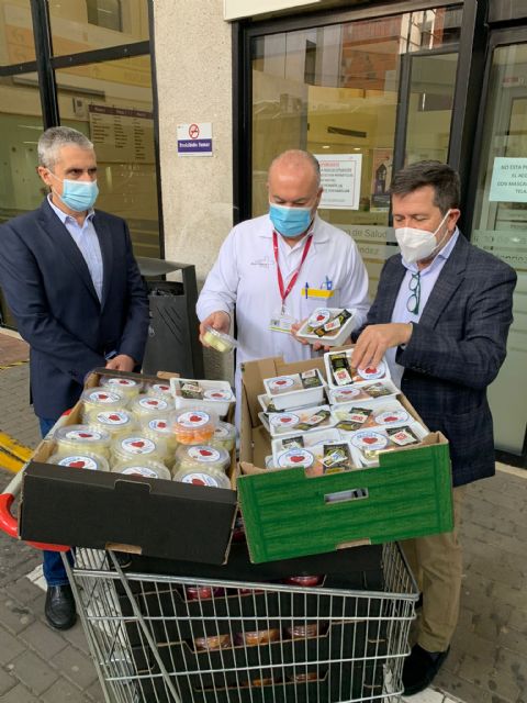 Continúa el obsequio de fruta del SCRATS a los sanitarios como reconocimiento a su labor ante la pandemia - 5, Foto 5