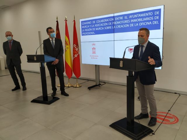 APIRM y el Ayuntamiento de Murcia firman un convenio que agilizará las licencias municipales - 1, Foto 1