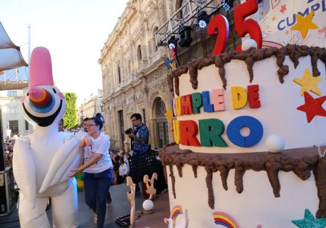 Ayuntamiento de Sevilla . El Consistorio hispalense recuperará a la mascota de la Expo´92, Curro, para reivindicar la ´Sevilla universal´ entre los jóvenes - 2, Foto 2