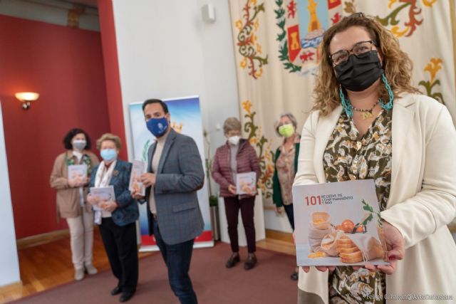 Igualdad y la Asociación de Amas de Casa editan un libro con las 101 recetas del confinamiento - 1, Foto 1