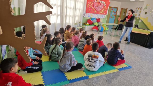 700 escolares han participado en las actividades enmarcadas en la programación de la Feria del Libro de Lorca - 1, Foto 1