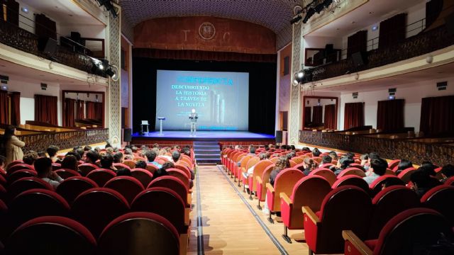 700 escolares han participado en las actividades enmarcadas en la programación de la Feria del Libro de Lorca - 2, Foto 2