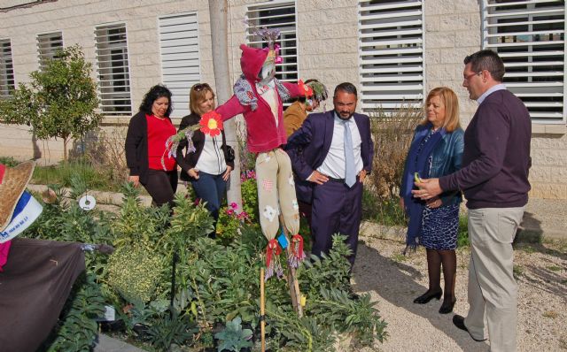 Rafael Gómez visita el Huerto Escolar del CEIP Infanta Cristina junto a la consejera de Educación y Universidades - 1, Foto 1