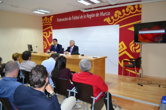 Desfibriladores en todos los campos de la Región - 2, Foto 2