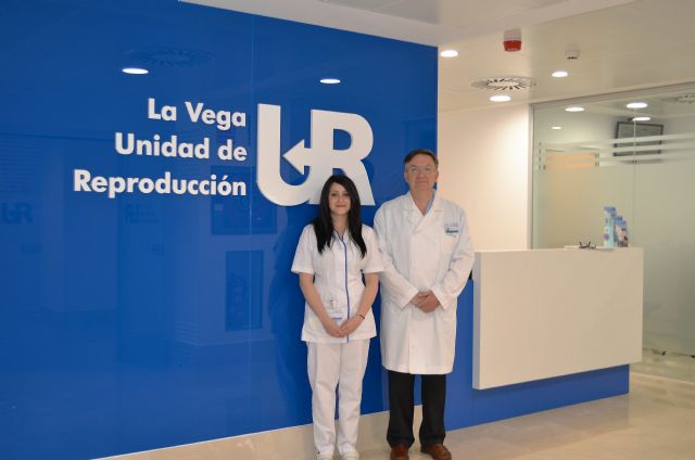 El doctor Eugenio López, director de la unidad, y una de las enfermeras, Marta Mateos, Foto 1