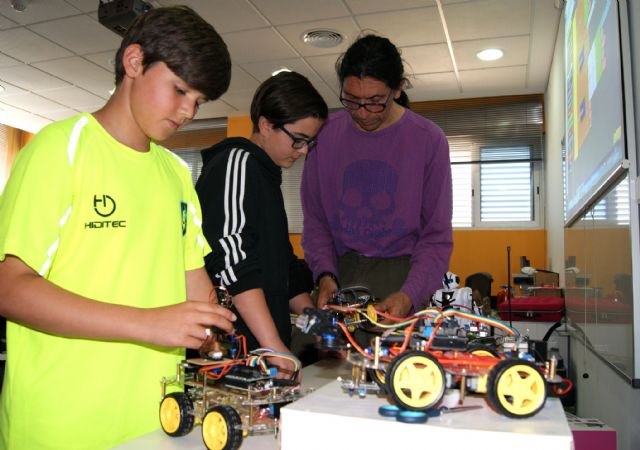 Más de 40 menores se inician en la electrónica y la robótica durante las vacaciones - 1, Foto 1