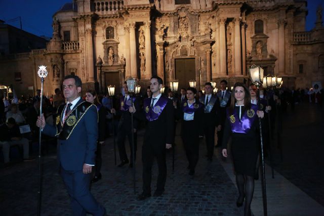 Más de 100 estudiantes de la UCAM desfilaron el Martes Santo con el Cristo de la Salud - 1, Foto 1